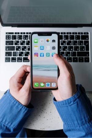 Phone trying to get Wi-Fi connectivity and Internet